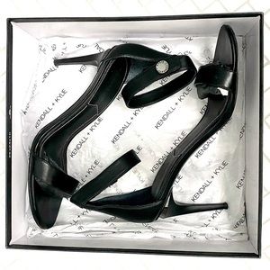 [Kendall & Kylie] “Madelyn” Heel Sandal, Size 7
